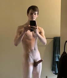 Brad Loves Selfies  5f8cc8c5e44ca.jpeg