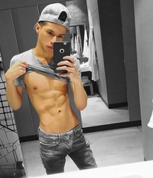 Brad Loves Selfies  5f8cc985d8124.jpg