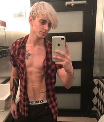 6 Hot Guys  5faee65b9e644.jpg