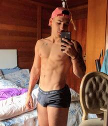 Undies & Selfies Gay Tube 5fc7aff896e36.jpeg