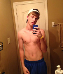 Hot Boys 4 U 6055271aef133.jpg