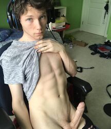 Hot Boys 4 U 60552c170332e.jpg