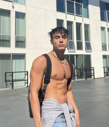 7 Hot Guys  606063cf5ce24.jpg