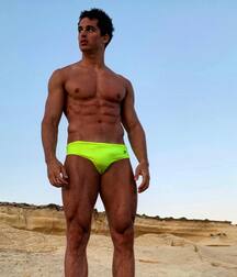 9 Hot Hunks and Twinks  61069cebcf9eb.jpg
