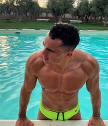 9 Hot Hunks and Twinks  61069d0002142.jpg