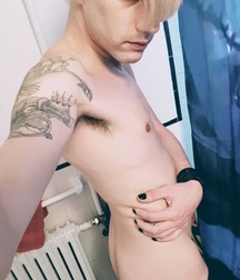 Hot Guys in December 61ab2af23259a.jpg