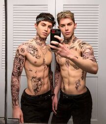 Hot Guys in December 61ab2bb333829.jpg
