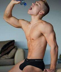Hot Men of the Summer  62a86c29c97a3.jpg