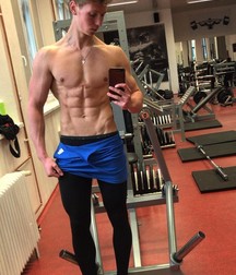 More of sporty boys! 5afc46f089d57.jpg