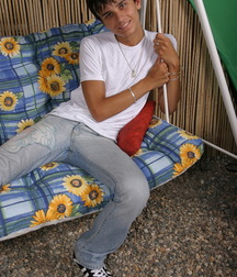 Adel 58e48f15b204c.jpg