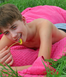 Marik Teen Outdoors ... ! 63029cb6c1aae.jpg