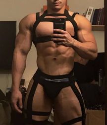 muscle men 5b8431f165f8a.jpg