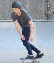 Skaters 58d08bf2deb41.jpg