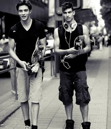 Skaters 58d08bfe10e4e.jpg