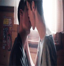 Kiss 58d75cc2449bd.gif