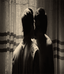 Kiss 58d75cc432bf6.gif