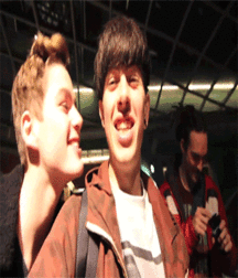 Kiss 58d75cd72fedd.gif