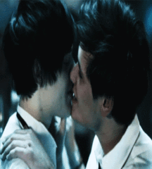 Kiss 58d75ce40a100.gif