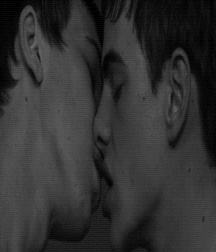 Kiss 58d75ce80bc28.gif