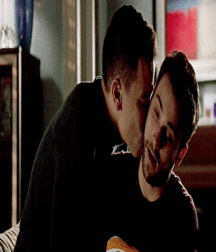 Kiss 58d75d111321e.gif