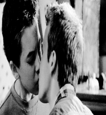 Kiss 58d75d18d54c7.gif