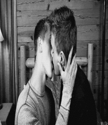 Kiss 58d75d2cb57eb.gif