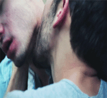 Kiss 58d75d38c51cd.gif