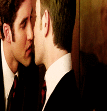 Kiss 58d75d514037f.gif