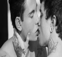 Kiss 58d75d673f8ad.gif