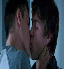 Kiss 58d75d7d0f48e.gif