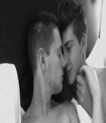 Kiss 58d75d86126d9.gif