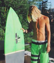 Young Surfer Boys from Pinterest (13) 58d24434f3b58.jpg