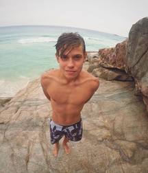 Young Surfer Boys from Pinterest (14) 58d244ab5e44f.jpg