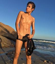 Young Surfer Boys from Pinterest (14) 58d244c9aa976.jpg