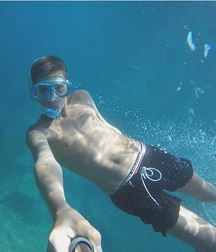 Young Surfer Boys from Pinterest (14) 58d244cd58e42.jpg