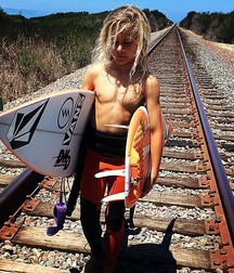 Young Surfer Boys from Pinterest (14) 58d244d00f608.jpg