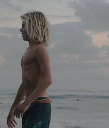 Young Surfer Boys from Pinterest (16) 58d573fa65087.jpg