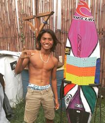 Young Surfer Boys from Pinterest (22) 58d7ff13c9903.jpg