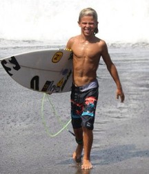 Young Surfer Boys from Pinterest (23) 58d7ff73ec12e.jpg
