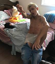 Young Surfer Boys from Pinterest (23) 58d7ff8a3b59b.jpg