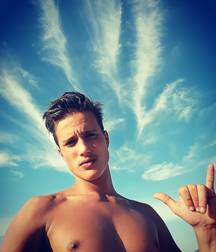 Young Surfer Boys from Pinterest (23) 58d7ff9152dec.jpg