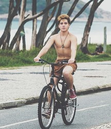 Young Surfer Boys from Pinterest (24) 58d8001c95650.jpg