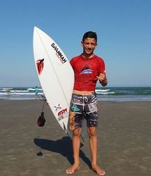 Young Surfer Boys from Pinterest (26) 58dd241cad004.jpg