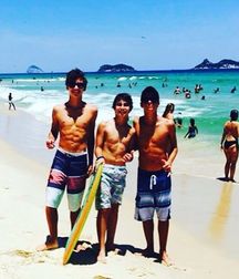 Young Surfer Boys from Pinterest (26) 58dd241dde8f9.jpg