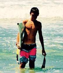 Young Surfer Boys from Pinterest (26) 58dd242197db8.jpg