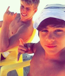 Young Surfer Boys from Pinterest (30) 58dd25bcdde8b.jpg