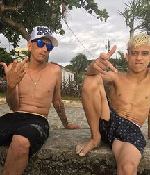 Young Surfer Boys from Pinterest (29) 58de3606bf525.jpg