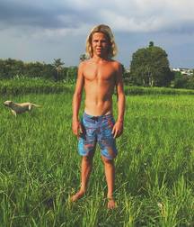 Young Surfer Boys from Pinterest (32) 58e40f191d5c5.jpg