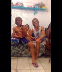 Young Surfer Boys from Pinterest (32) 58e40f20b6c10.jpg