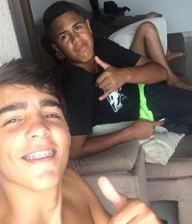 Young Surfer Boys from Pinterest (33) 58e40f7f4f39e.jpg